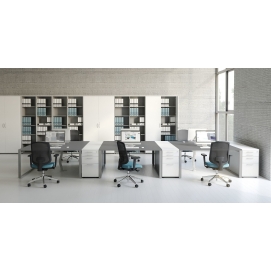 OGI Q desk with 6 workspaces